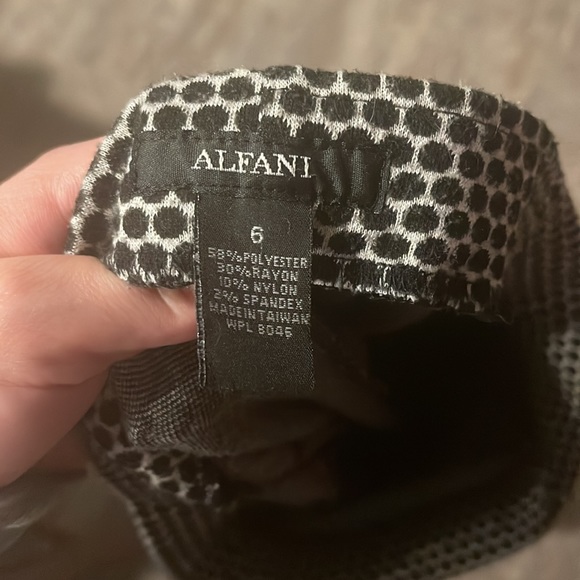 EUC Alfani Patterned Pencil Skirt - Picture 4 of 4